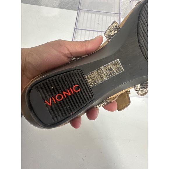 Vionic Snake Print Wedge Sandals Adjustable Buckle Straps Comfortable Size 9 - Picture 6 of 7